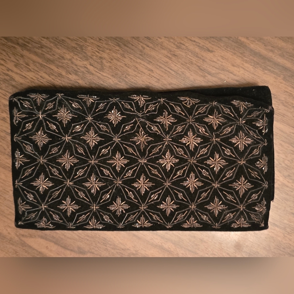 Ganeshi Lal & Son Elegant Vintage Black Velvet Embroidered Clutch